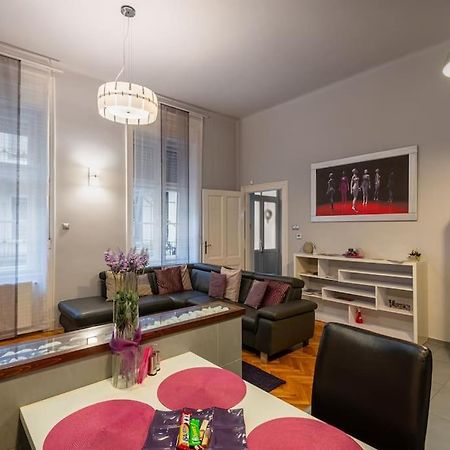 Lovely Purplish Apartment Heart Of The City Budapest Exterior foto